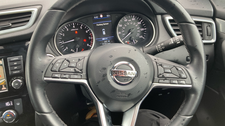 Nissan Qashqai 1.3 DiG-T N-Motion 5dr Petrol Hatchback